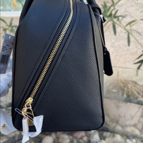 Michael Kors Ashton Medium Black Satchel Leather with Gold Hardware - Picture 4 of 14